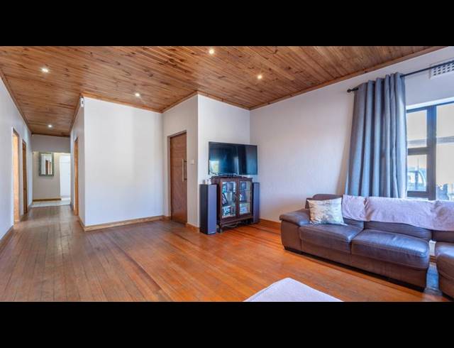 4 BEDROOM HOUSE FOR SALE IN OAKDALE